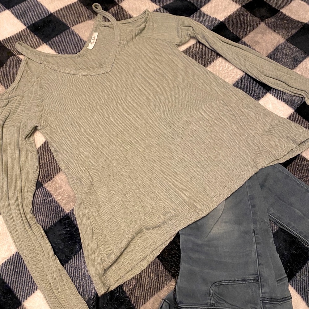 Cold shoulder ribbed sweater